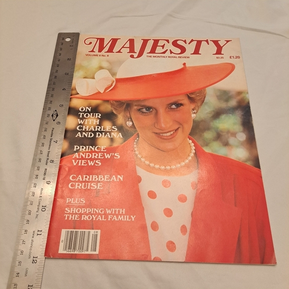 Majesty Magazine Volume 6 No 8 December 1985 Printed In England Royal family - Picture 9 of 9